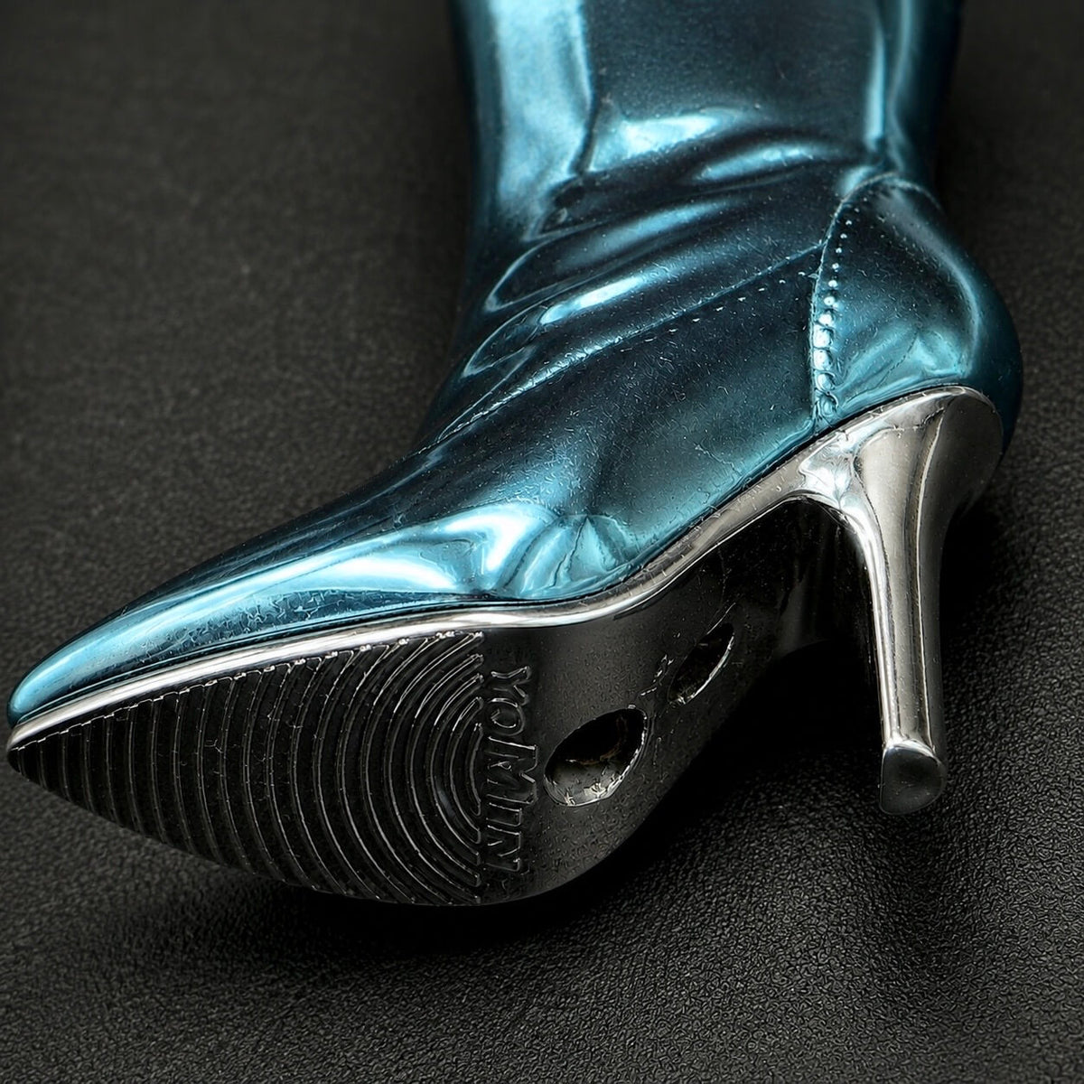 HIGH-HEEL LIGHTER