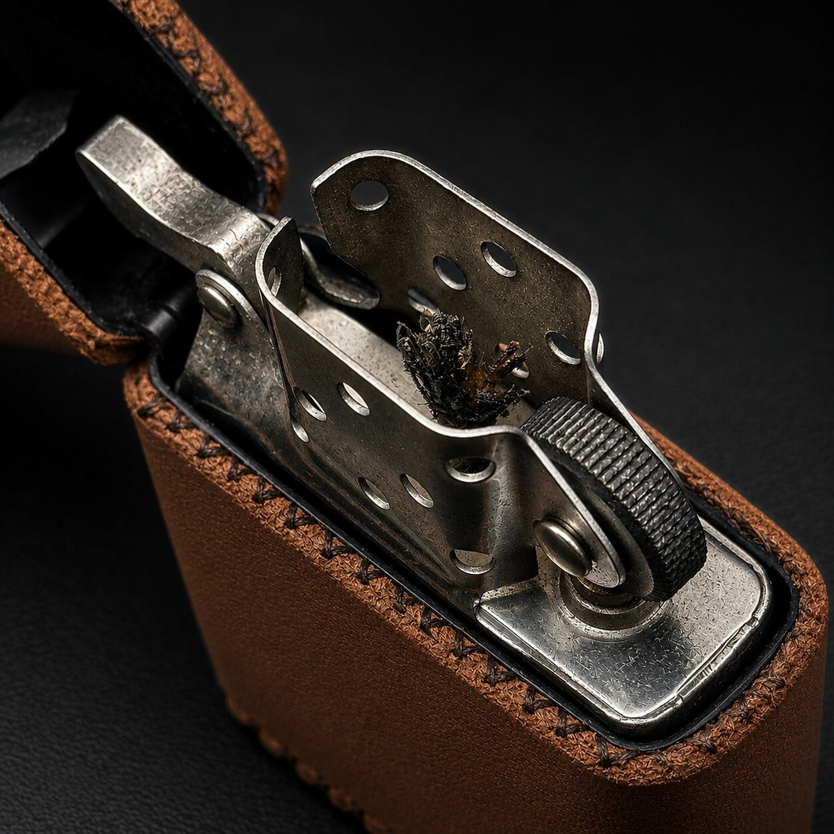 Leather Classic (Zippo-Style)